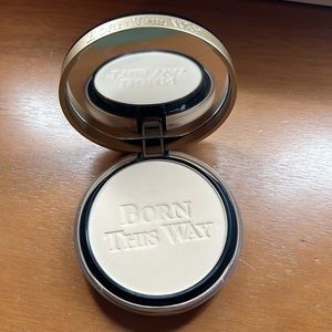 Too faced Born This Way Multi-use Complexion powder in shade Almond